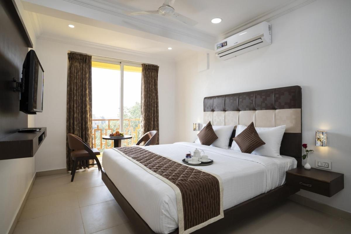 Sairaj Beach Resort Calangute Eksteriør bilde